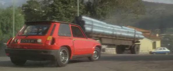 Un antiguo Renault 5 en la película Nunca digas nunca jamás